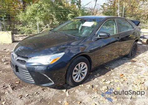 2017 Toyota Camry Le z USA, uszkodzony, nr VIN 4T1BF1FK2HU706201